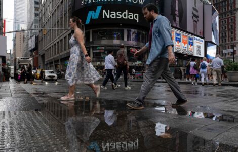 US stocks edge further from their record after oil prices rise